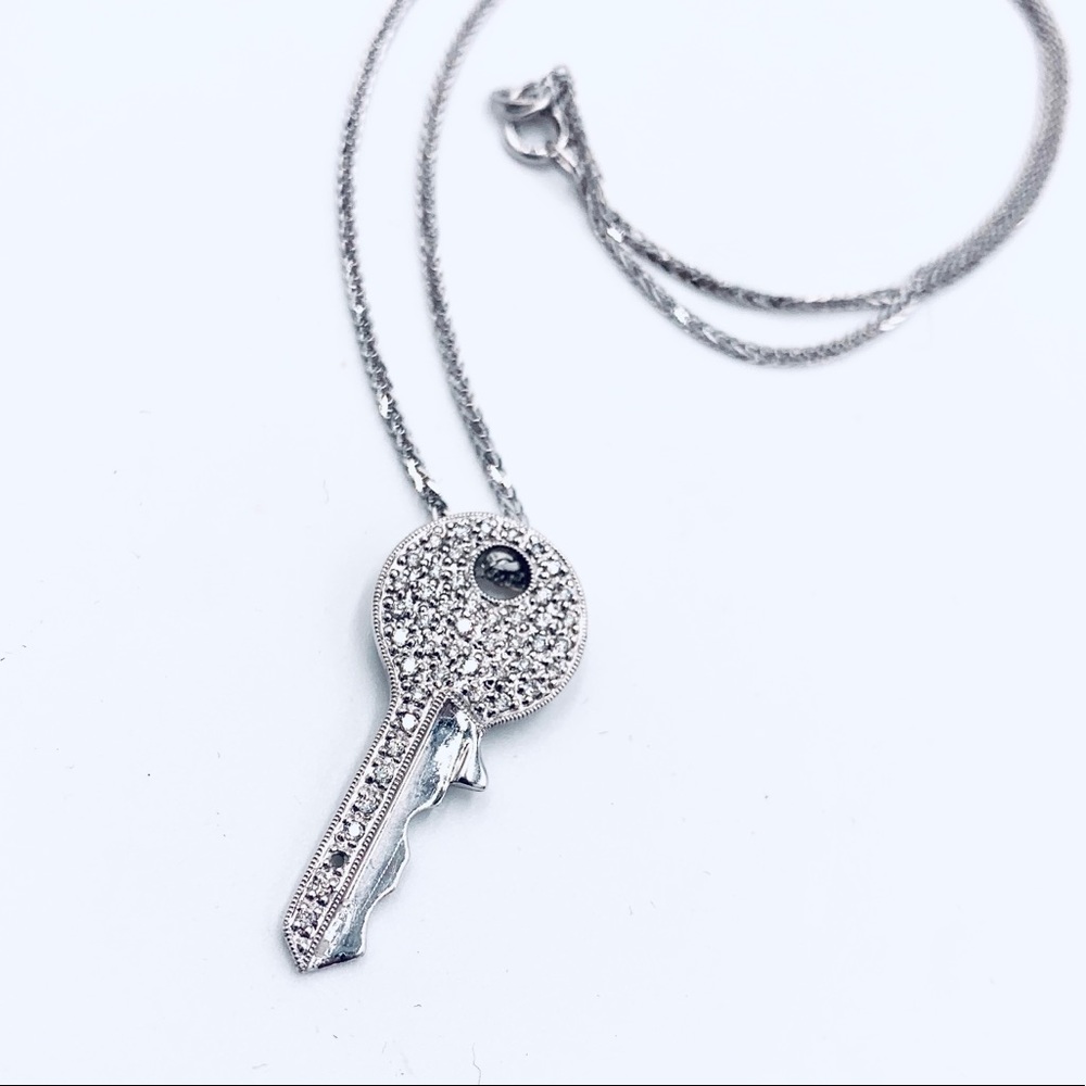 🤩SALE🤩Gold and diamond key pendant